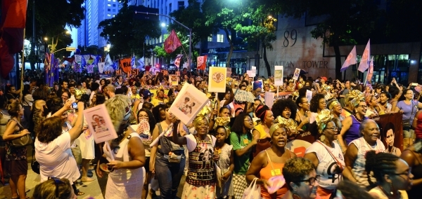 A manifestação das mulheres tomou a Rio Branco e terminou com ato público na Cinelândia