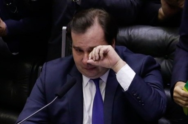 Rodrigo Maia (DEM-RJ) chora logo após a votação do projeto contra a aposentadoria