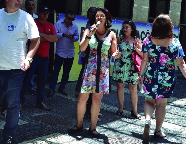 A diretora do Sindicato Rita Mota criticou mais  este ataque do governo ao Banco do Brasil