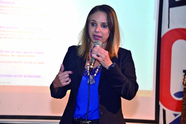 Adriana Nalesso, presidenta do Sindicato: “PLR é uma  conquista da luta dos bancários, não uma concessão dos bancos”