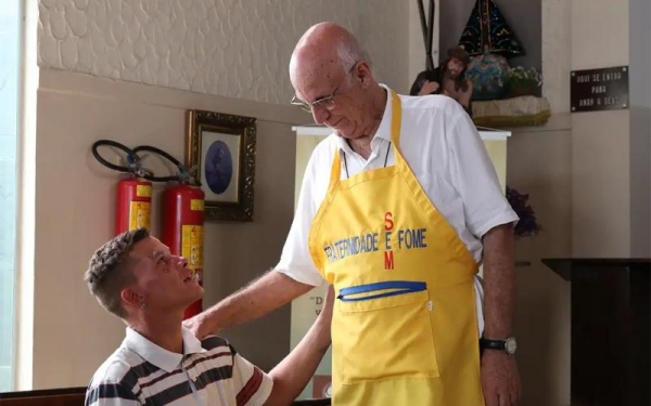 O padre Júlio Lancelotti tem seu trabalho de apoio aos mais necessitados reconhecido dentro e fora do Brasil, inclusive pelo Papa Francisco. Foto: Agência Brasil.