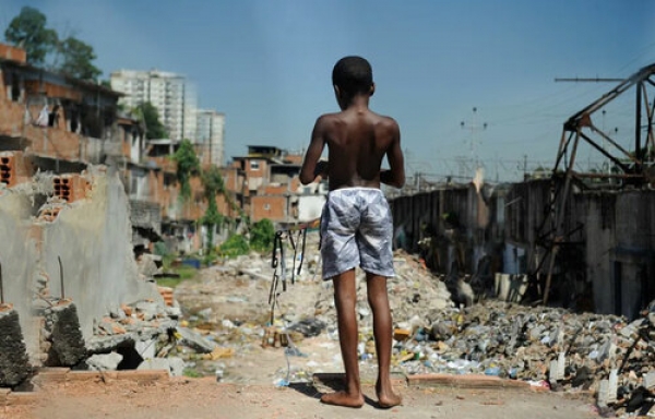 Fortuna dos mais riscos aumenta com o crescimento da pobreza e da miséria no mundo. Foto: Agência Brasil