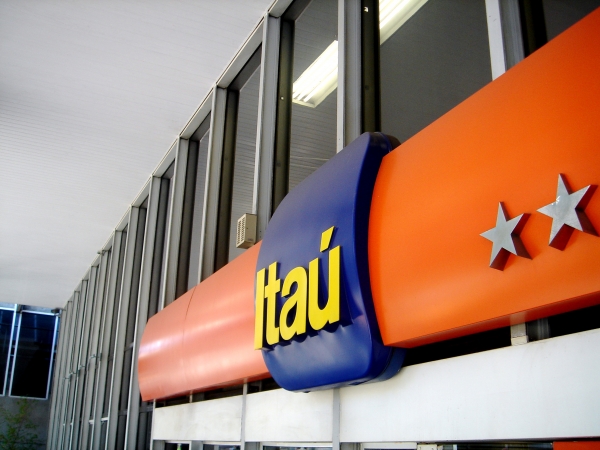 Bancários cobram explicações sobre declarações de que novas agências do Itaú serão fechadas