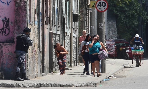 A Zona Portuária é a área do Rio de Janeiro que mais tem prédios desocupados. A violência assusta na região, com constantes tiroteios, em função da proximidade com o Morro da ProvidênciaCrédito: Fabiano Rocha/Agência Oglobo
