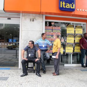 Paralisação Banco Itaú contra o assédio moral e revista pessoal