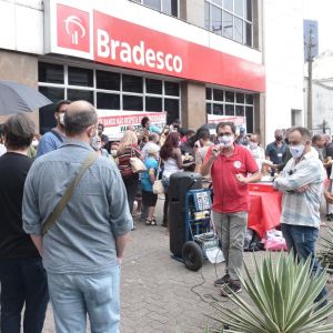 Protesto em Campo Grande contra demissões no Bradesco