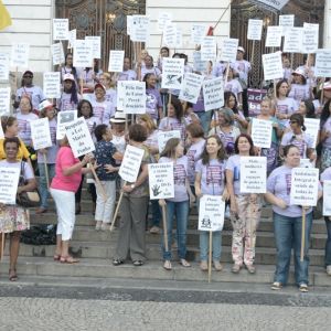 Ato do Dia da Mulher exige igualdade  e repudia morte de trabalhadora pela PM