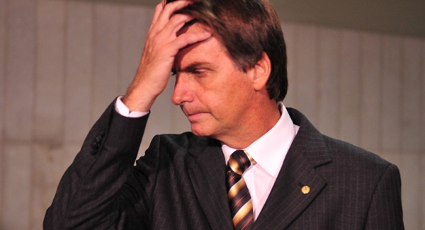  Pesquisas junto à população mostram Bolsonaro em queda