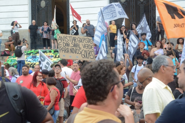 Ato do Rio ocupou a Pra&ccedil;a da Cinel&acirc;ndia. Foto: Nando Neves.
