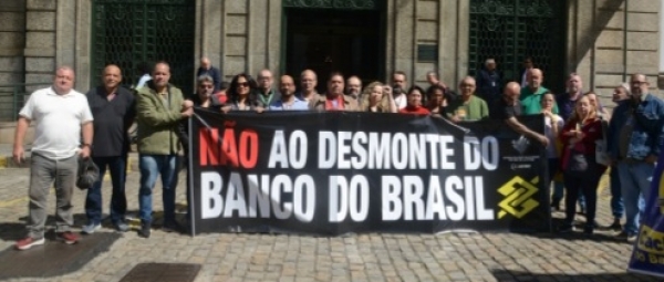 No Rio de Janeiro, o protesto contra as arbitrariedades da direção do BB ocorreram em frente ao Centro Cultural (CCBB), na Candelária 