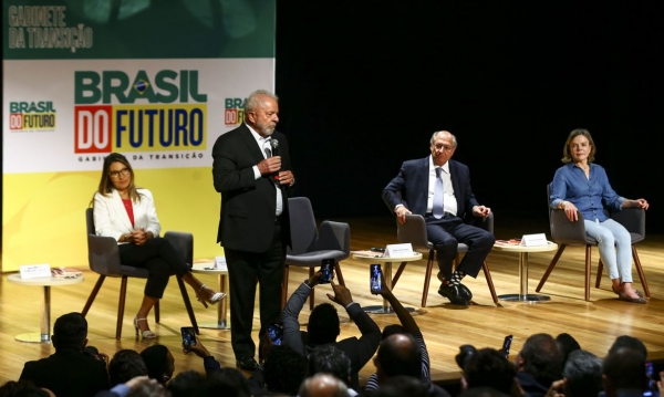 O presidente eleito Luiz Inácio Lula da Silva, em seu primeiro discurso no gabinete de transição, destacou a importância dos bancos públicos e empresas estatais para a retomada do desenvolvimento econômico