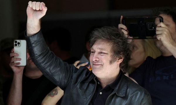 O candidato de extrema-direita, Javier Milei, 53 anos, da coalizão La Libertad Avanza, venceu o 2º turno das eleições presidenciais da Argentina neste domingo (19)
