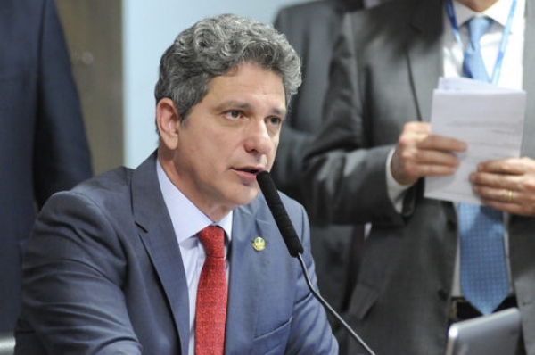 EM DEFESA DA CATEGORIA - O senador Rogério Carvalho (PT-SE) quer descartar alterações da MP 936/20 que prejudicariam os bancários ampliando a jornada de trabalho