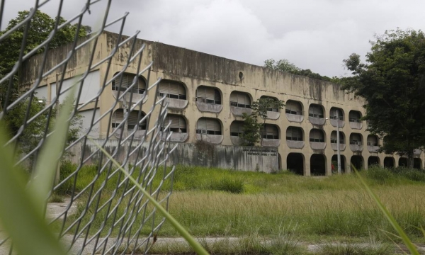 O Brasil continua estagnado na educação, despencando no ranking mundial de IDH. O abandono dos CIEPs no Rio de Janeiro é um exemplo do desprezo dos governantes pela educação