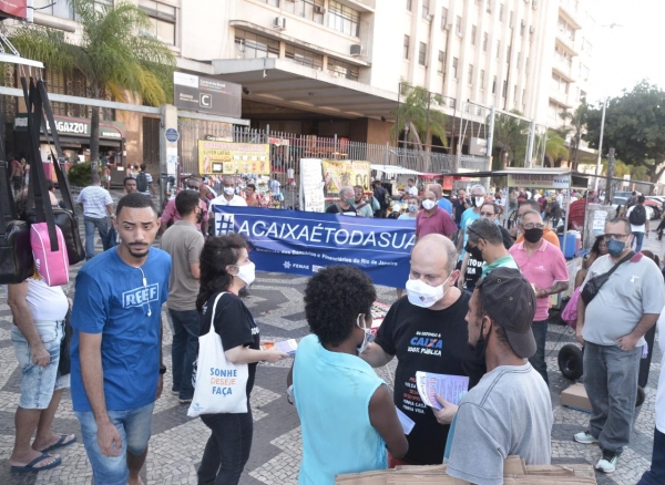 Ato na Central do Brasil denuncia à população  plano de desmonte e privatização da CEF