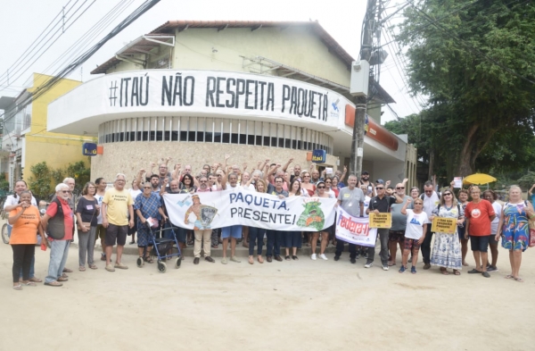 O Sindicato se uniu à população de Paquetá e protestou contra o fechamento da única agência bancária da Ilha. Os sindicalistas querem abrir um canal de diálogo com o Itaú para impedir a extinção da unidade