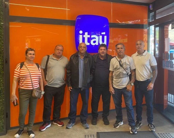 Diretores do Sindicato que participaram do protesto: manifestações vão continuar. Foto amadora.