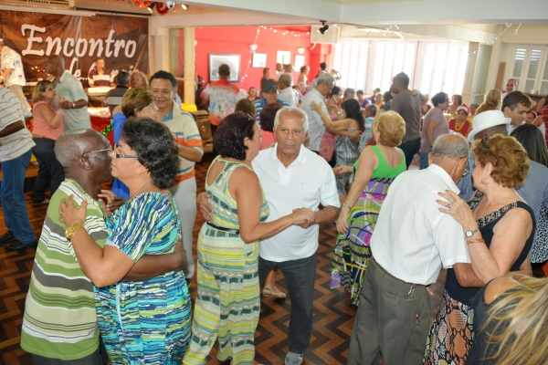 Venha participar do almoço-dançante dos aposentados, nesta quinta-feira (25/1). Foto: Nando Neves.