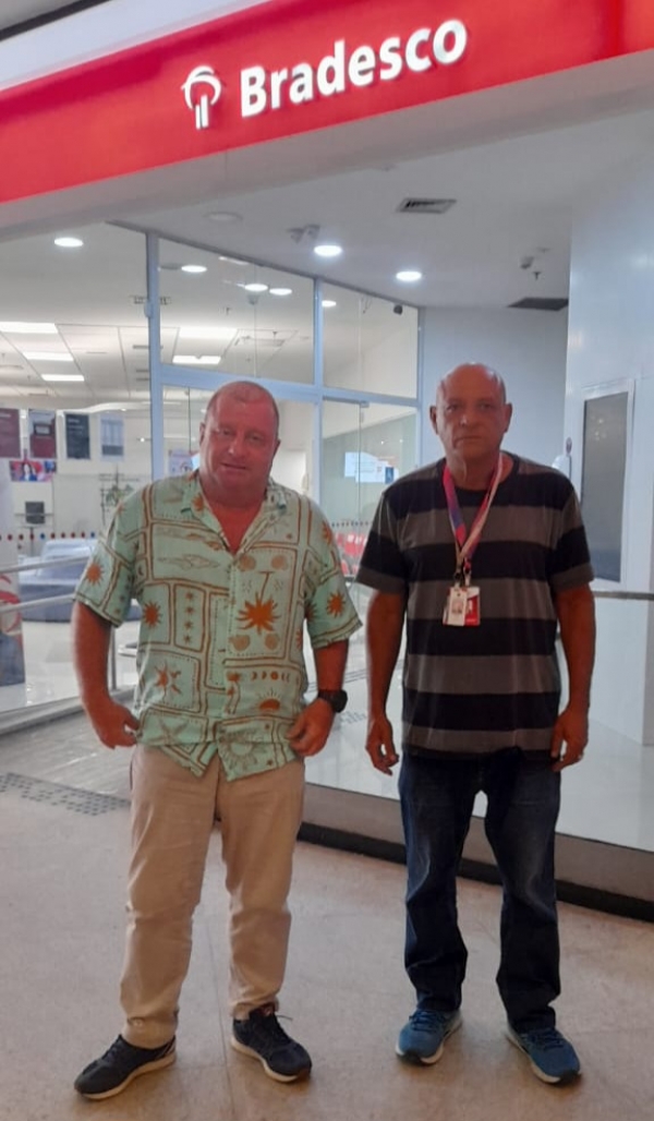 Sérgio Menezes e Arlesen Tadeu: a atuação do Sindicato impediu que a atual agência do Fashion Mall fosse fechada e garantiu a breve inauguração da nova unidade 