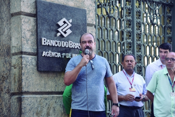 O diretor da Secretaria de Bancos Públicos do Sindicato dos Bancários do Rio, José Henrique, disse que o processo de desmonte é uma preparação para o Governo Bolsonaro privatizar o BB