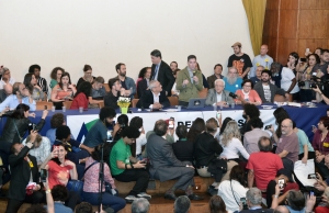  Glenn fala durante a manifestação em defesa da democracia e liberdade de imprensa  