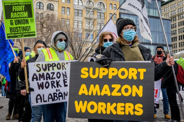 Trabalhadores das grandes corporações dos EUA, como Amazon e Apple, se sindicalizam por melhores condições de vida e de trabalho