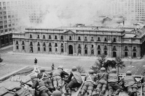 RISCO IMINENTE - O Golpe militar derrubou e assassinou o presidente socialista Salvador Allende, no Chile. Como no Brasil, em 1964, a sociedade acreditava na solidez das instituições democráticas. A lição serve para o povo brasileiro em nossos atribulados dias 