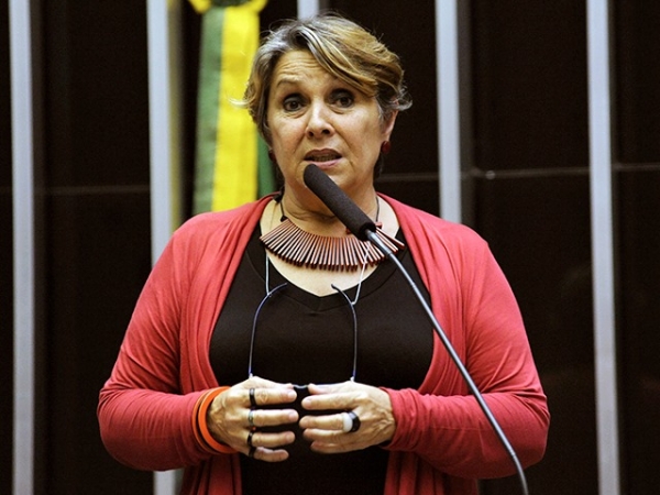 A deputada Érika Kokay (PT-DF) defendeu a volta de Lula à presidência da República como saída para a recuperação econõmica do país