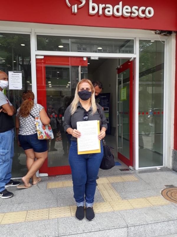 Maria Ângela Marques Santos da Costa, feliz com sua reintegração, agradeceu o apoio do Sindicato num momento tão difícil como o de sua demissão