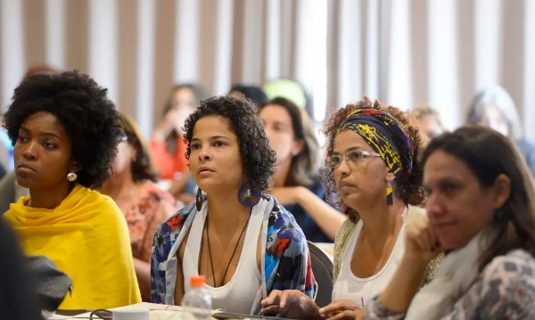 O machismo e o racismo criam uma série de dificuldades para a muher negra. Foto: Agência Brasil.