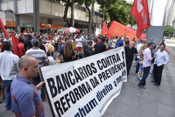 O Sindicato convoca os bancários a participarem dos protestos do Dia do Trabalhador, na Praça Mauá, na próxima quarta (1º de maio), contra a Reforma da Previdência e a pauta antissocial do governo Bolsonaro