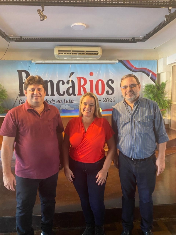 Simone Luca Lowndes agradeceu o trabalho do Sindicato que garantiu a sua reintegração, ao lado de Edelson Figueiredo e José Ferreira