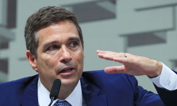 Legenda: Roberto Campos Neto defendendo manutenção dos juros altos: explicou, mas não justificou e não convenceu ninguém 