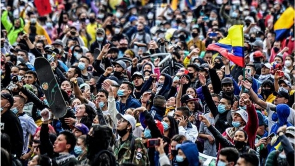 LIÇÃO PARA O BRASIL - Como no Chile, em 2019, o povo da Colômbia vai às ruas contra o governo de direita de seu país e enfrenta a forte repressão das forças policiais e militares