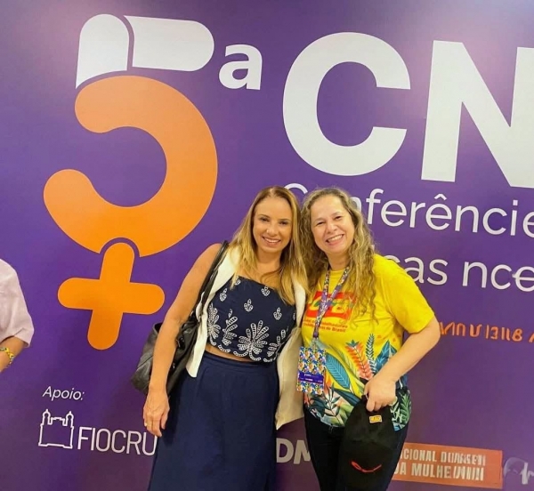 Adriana Nalesso (E) e Kátia Branco: dirigentes sindicais bancárias tiveram participação importante na Conferência Nacional das Mulheres