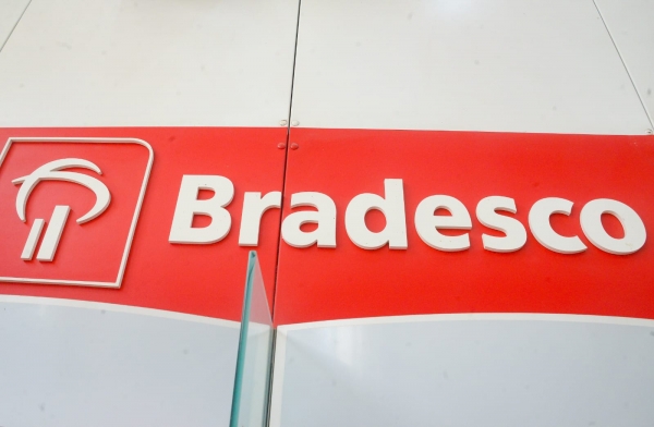 Mesmo com lucros bilion&aacute;rios, Bradesco transforma ag&ecirc;ncais em sucursais do inferno. Foto: Nando Neves.