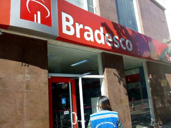 TEM QUE GARANTIR OS EMPREGOS - Sindicatos cobram reunião com representantes do Bradesco para explicar anúncio na imprensa de que banco pretende fechar mais de 400 agências e departamentos