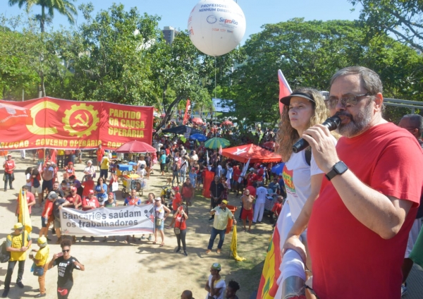 O presidente do Sindicato José Ferreira criticou o governo Bolsonaro pela crise econômica e ataques aos direitos dos trabalhadores e à democracia