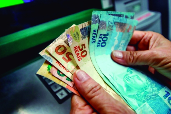Governo quer agora ampliar isenção do Imposto de  Renda para quem ganha até R$5 mil por mês de salário