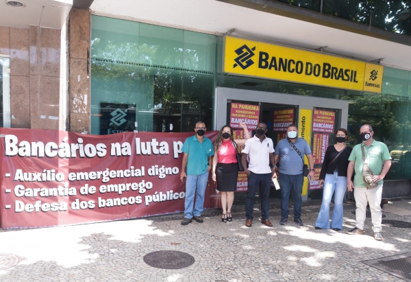 Protesto na agência Botafogo cobra do BB respeito à prevenção da covid-19