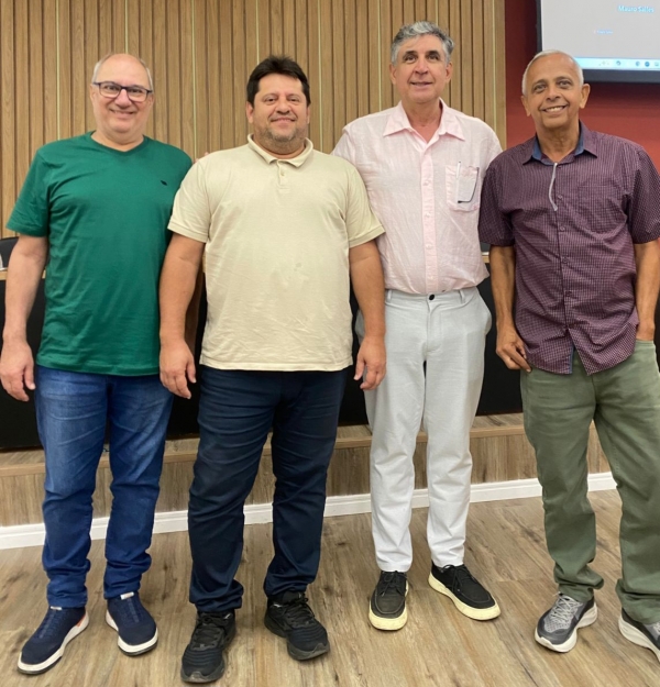 Mauro Salles (Contraf-CUT), Edelson Figueiredo (Seeb-Rio), Miguel Pereira (Fetraf- RJ/ES) e Edilson Cerqueira (Federa-RJ) no encontro do Coletivo Nacional de Saúde, em São Paulo 