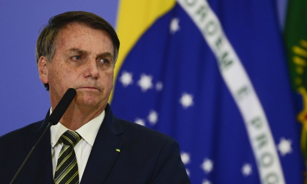 Política de Bolsonaro de escalada da Selic só beneficia os bancos ao fazer aumentar os juros da dívida pública.