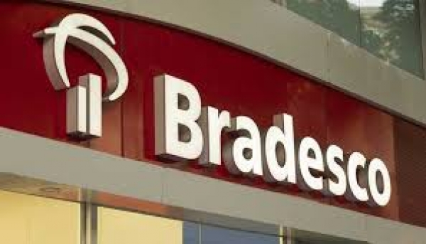 Bradesco continua demitindo, mesmo com &#039;ajuda do governo aos bancos&#039;