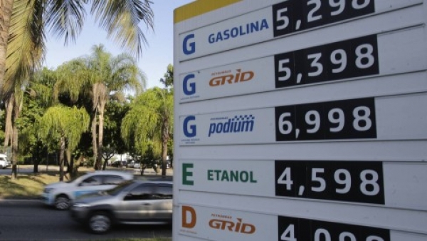 Gasolina e  gás aumentam  de novo