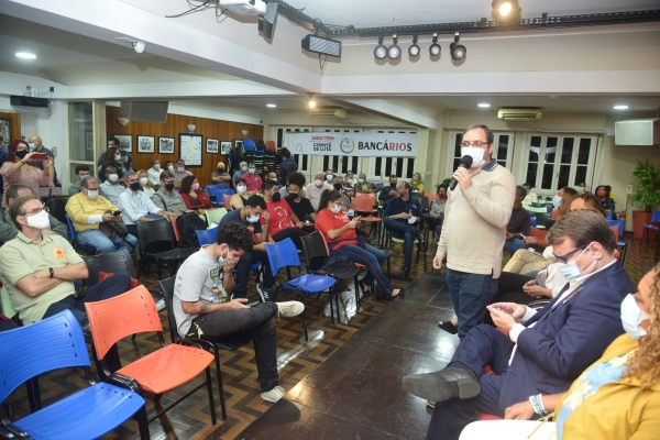 O presidente do Sindicato José Ferreira destacou a importância de os bancários participarem das eleições 2022 e defendeu a eleição de Lula e de um parlamento comprometido com os trabalhadores