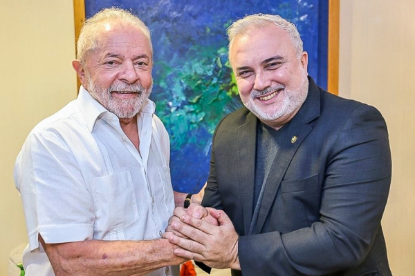 O BRASIL GANHA - Lula e o presidente da Petrobras Jean Paul Prates: reduzir o combustível e o gás de cozinha ajuda a conter a inflação e a alta do preço dos alimentos