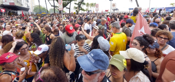 O PODER DO POVO NAS RUAS - A Câmara dos Deputados aprovou com 493 votos favoráveis e nenhum contrário, o projeto que amplia a isenção no IR. As manifestações populares de domingo (28/9) foram fundamentais para a vitória no parlamento brasileiro