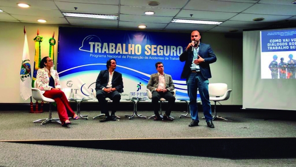O diretor da Secretaria de Saúde do Sindicato, Gilberto Leal, representou os bancários em debate sobre segurança do trabalho promovido pelo TRT