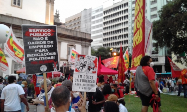 Protesto na Candelária vai seguir até a Alerj contra a reforma administrativa de Bolsonaro