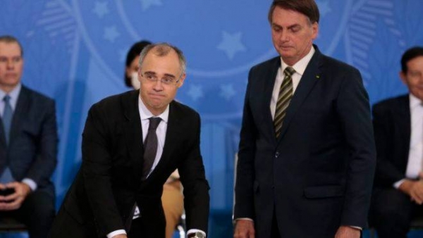 André Mendonça e Bolsonaro recriam prática da ditadura de espionagem contra cidadãos